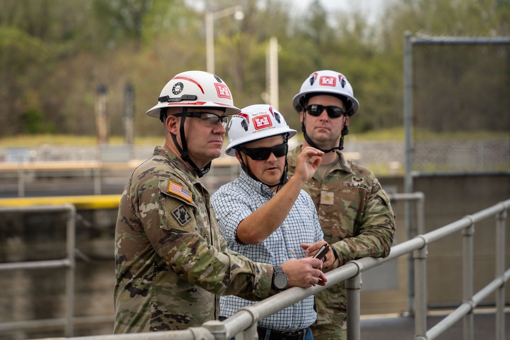 USACE Command Sgt. Maj. Douglas Galick visits Louisville District