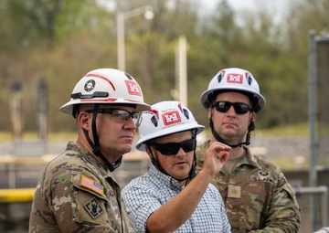 USACE Command Sgt. Maj. Douglas Galick visits Louisville District
