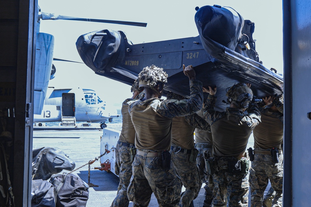 22nd MEU(SOC) | MSPF Conducts Helocast Operations off the Coast of Puerto Rico