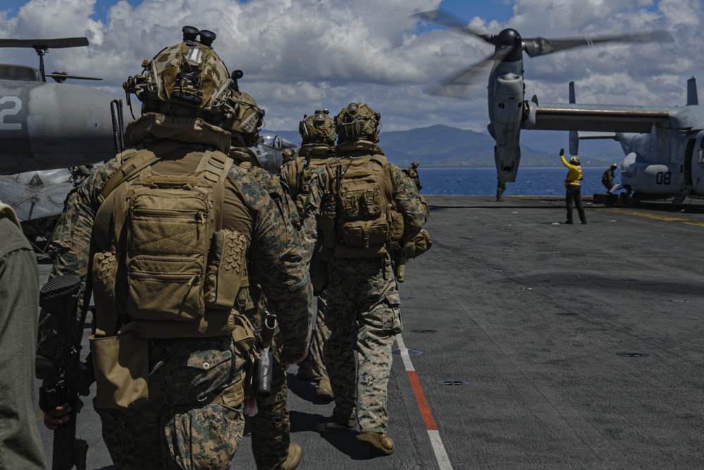 22nd MEU(SOC) | MSPF Conducts Helocast Operations off the Coast of Puerto Rico