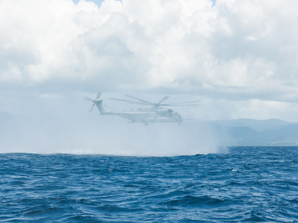 22nd MEU(SOC) | MSPF Conducts Helocast Operations off the Coast of Puerto Rico