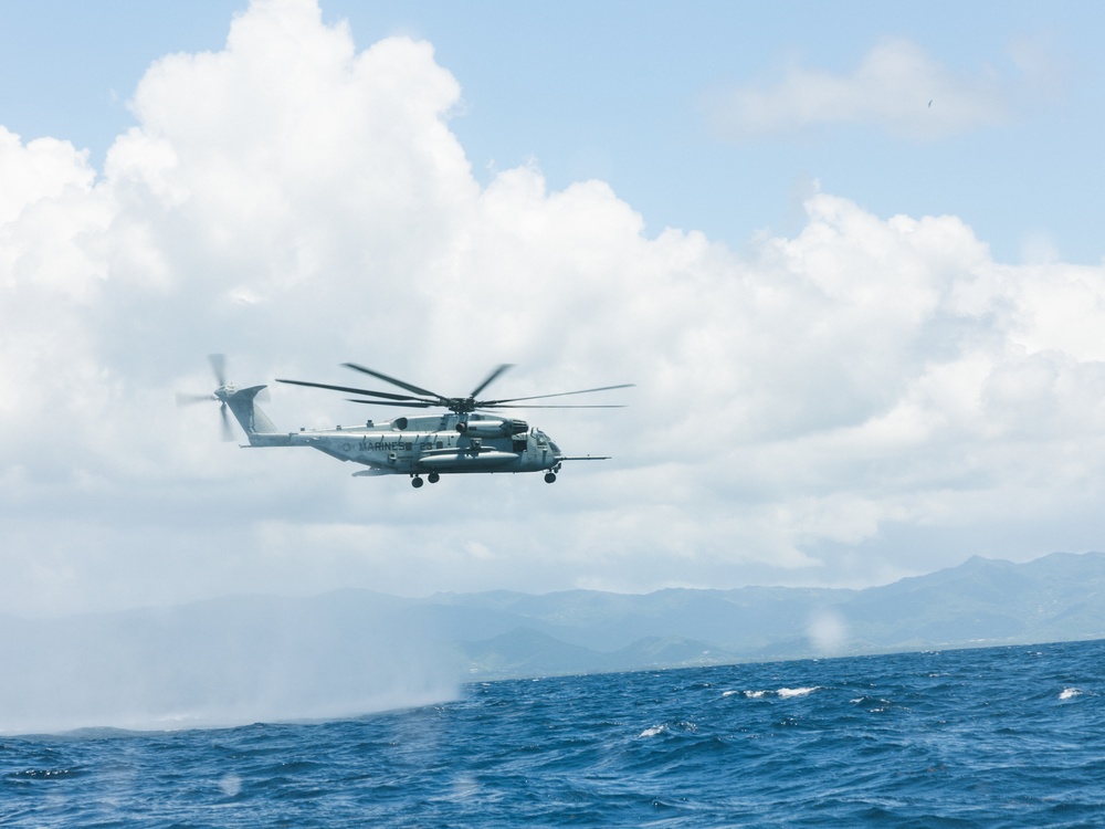 22nd MEU(SOC) | MSPF Conducts Helocast Operations off the Coast of Puerto Rico