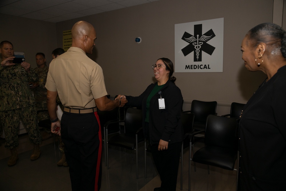 Western Recruiting Region Commanding General Visits Chicago MEPS