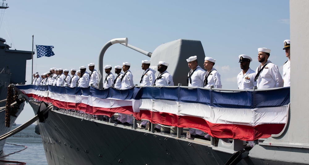 USS Philippine Sea (CG 58) Decommisions