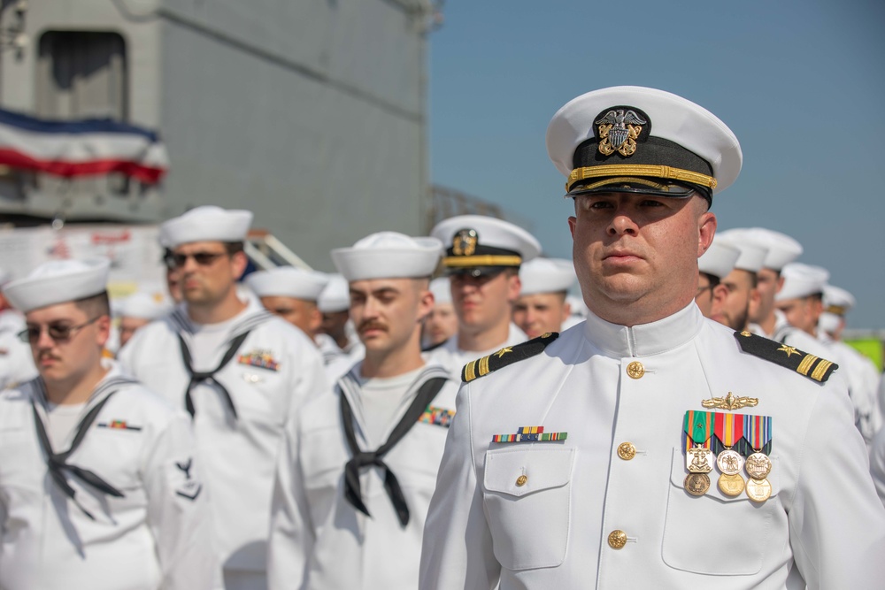 USS Philippine Sea (CG 58) Decommisions