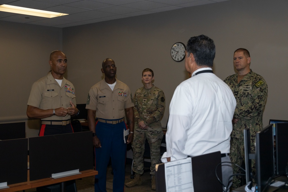 Western Recruiting Region Commanding General Visits Chicago MEPS