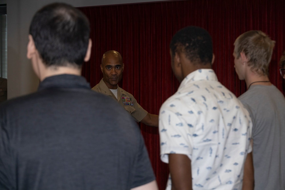 Western Recruiting Region Commanding General Visits Chicago MEPS