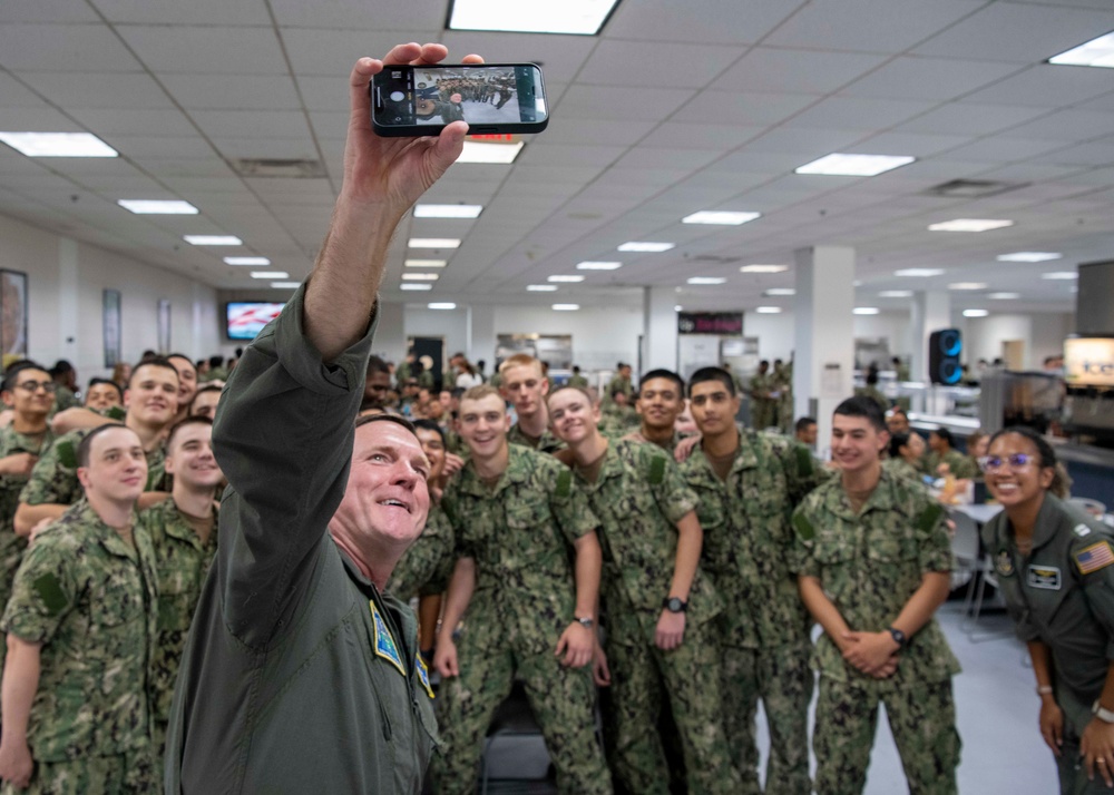 Adm. Craig Mattingly visits recruits at RTC