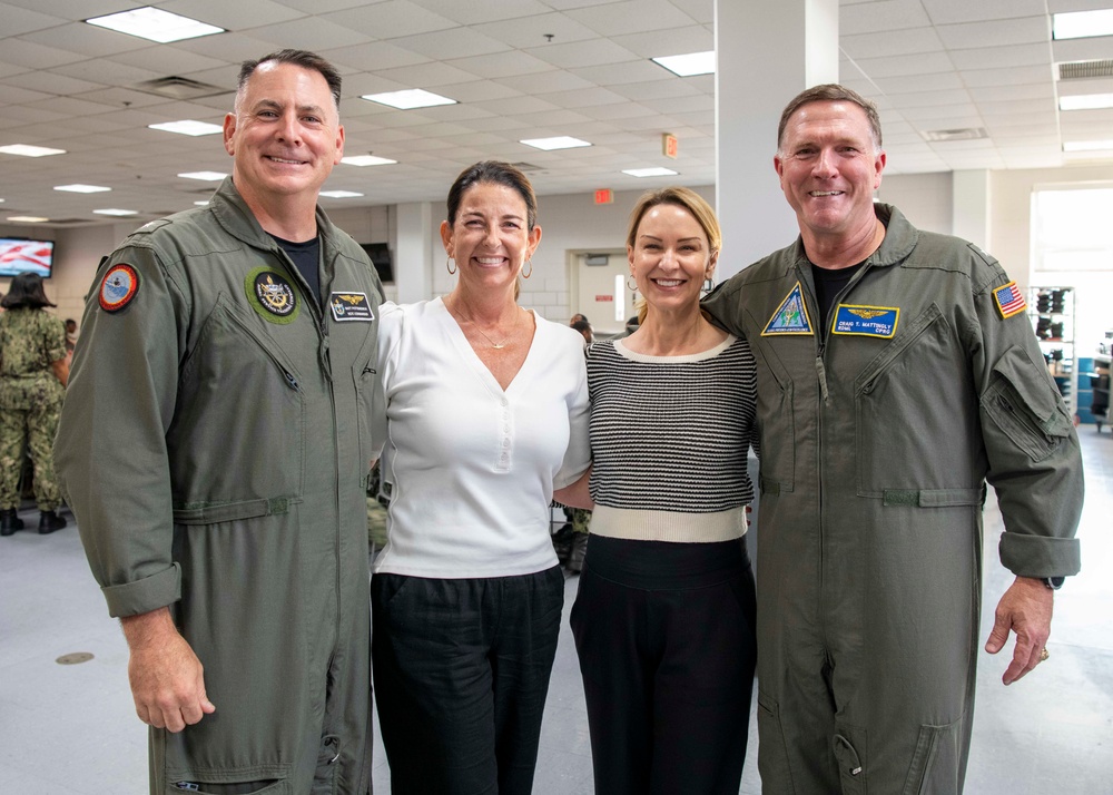 Adm. Craig Mattingly visits recruits at RTC