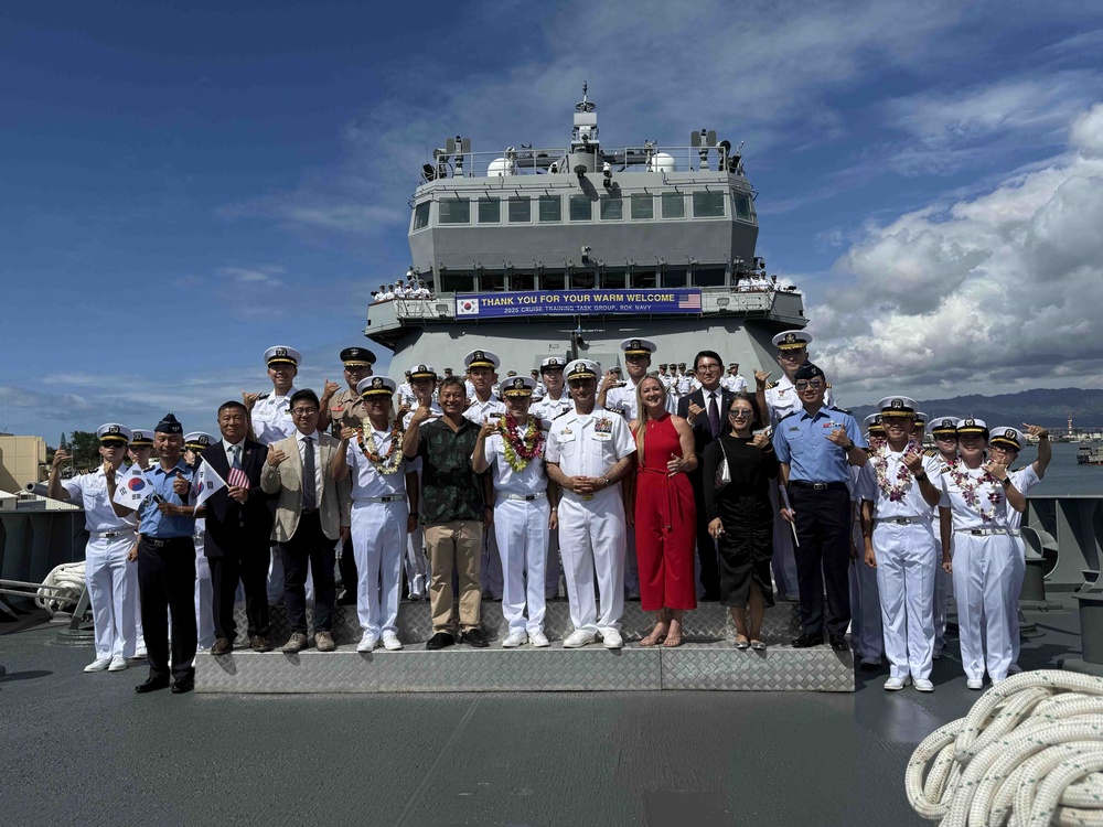 JBPHH Commander Visits ROKS Hansando