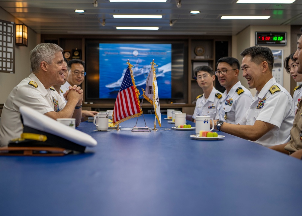 COMPACFLT Visits ROKS Hansando in Pearl Harbor