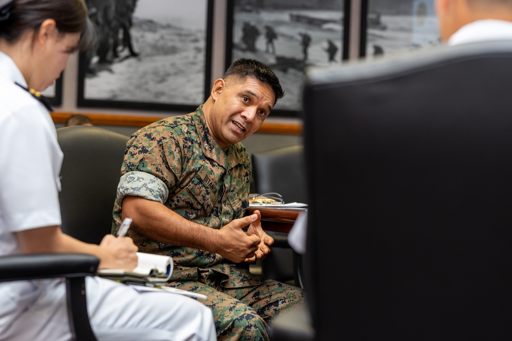 COSMARFORPAC hosts ROK Naval Academy DV’s