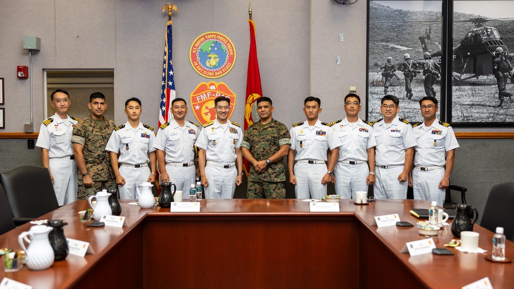 COSMARFORPAC hosts ROK Naval Academy DV’s