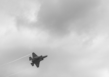 America’s Air Show 2025 Day 1: F-35B Lightning II Demo