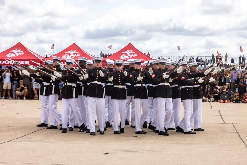 America’s Airshow 2025 Day 1: Silent Drill Platoon Performs America’s Airshow 2025 Day 1: Silent Drill Platoon Performs