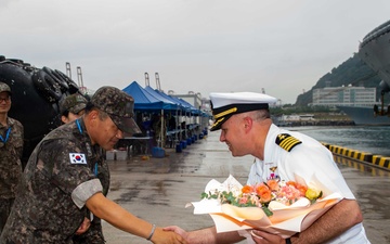 USS Blue Ridge departs Busan, South Korea