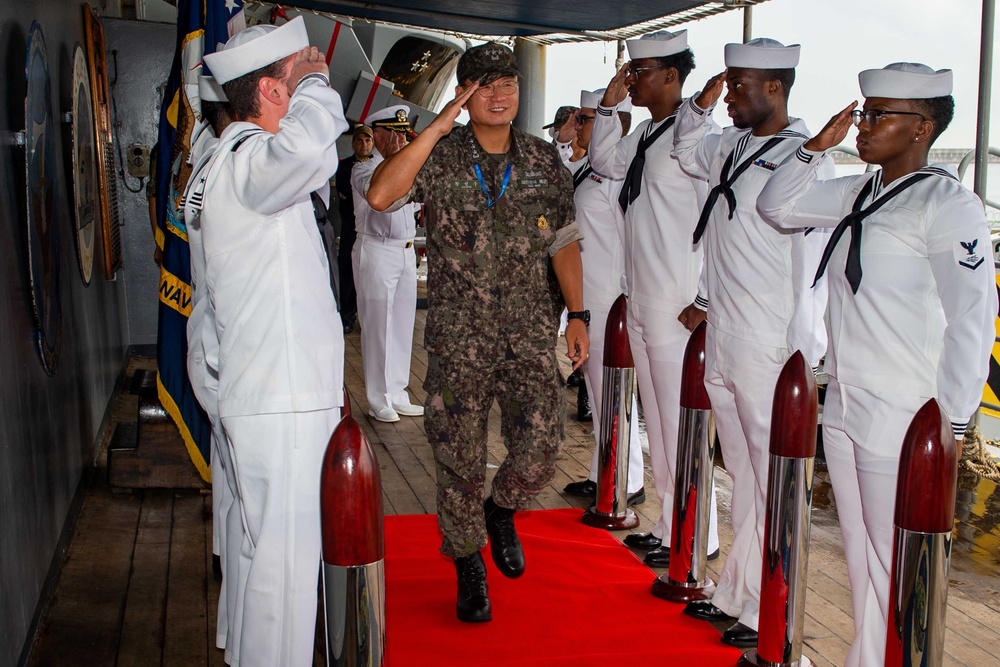 Republic of Korea Fleet welcomes USS Blue Ridge to Busan