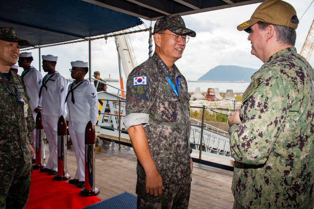 Republic of Korea Fleet welcomes USS Blue Ridge to Busan