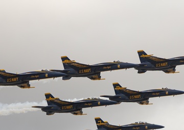 America’s Air Show 2025 Day 1: U.S. Navy Blue Angles