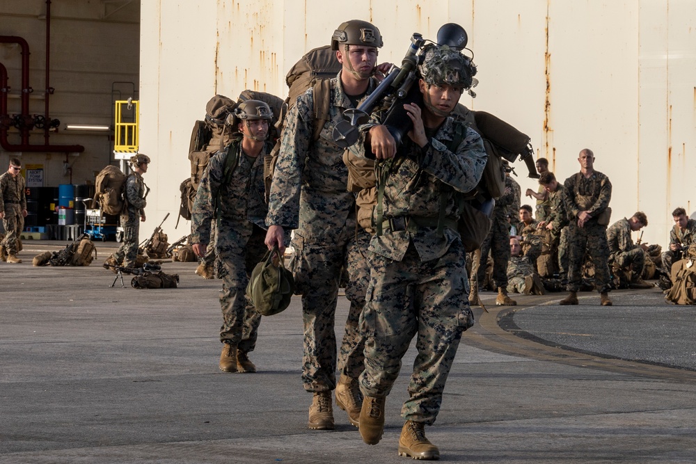 31st MEU | BLT 1/7 depart MCAS Futenma during Flight Operations