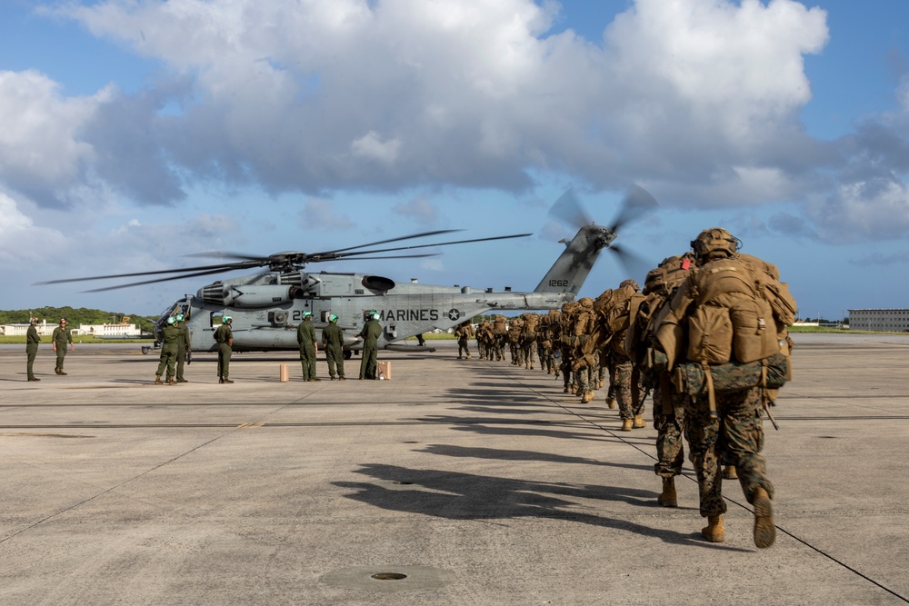 31st MEU | BLT 1/7 depart MCAS Futenma during Flight Operations
