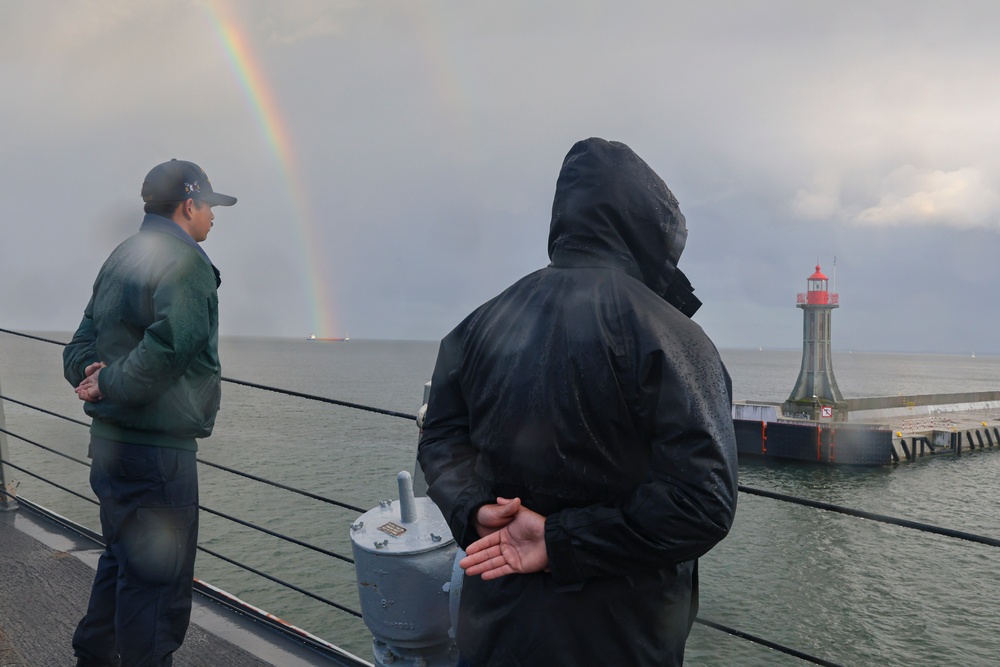USS Bulkeley (DDG 84) Sailors man the rails while conducting a sea-and-anchor evolution