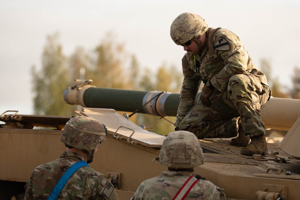 6-9 CAV M1A2 Tanks Arrive at Camp Tapa