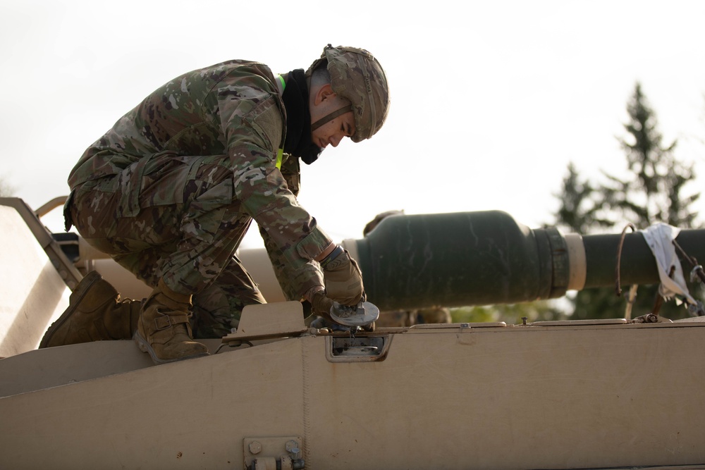 6-9 CAV M1A2 Tanks Arrive at Camp Tapa