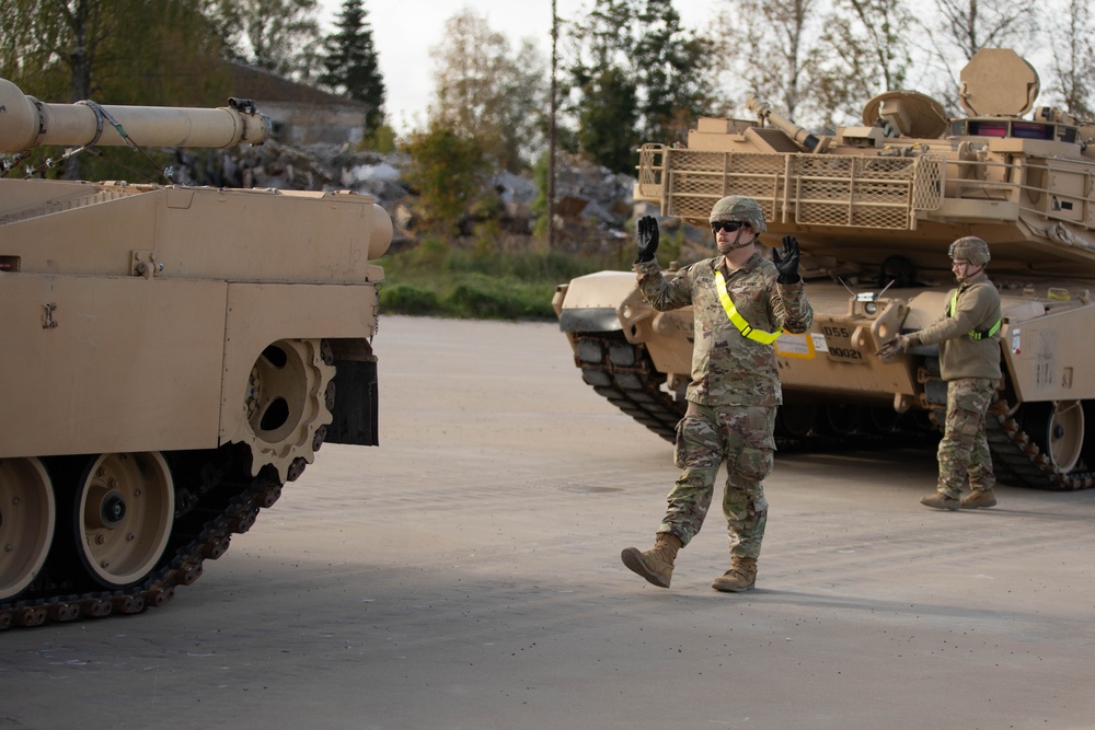 6-9 CAV M1A2 Tanks Arrive at Camp Tapa