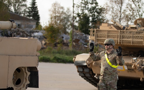 6-9 CAV M1A2 Tanks Arrive at Camp Tapa