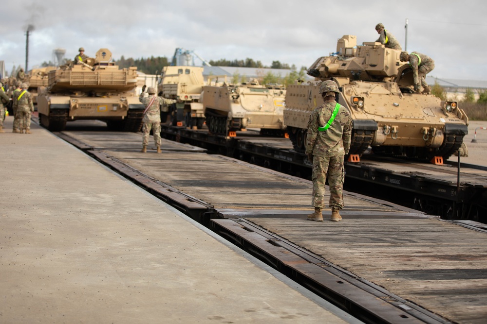 6-9 CAV M1A2 Tanks Arrive at Camp Tapa