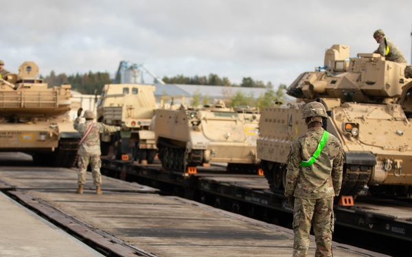 6-9 CAV M1A2 Tanks Arrive at Camp Tapa