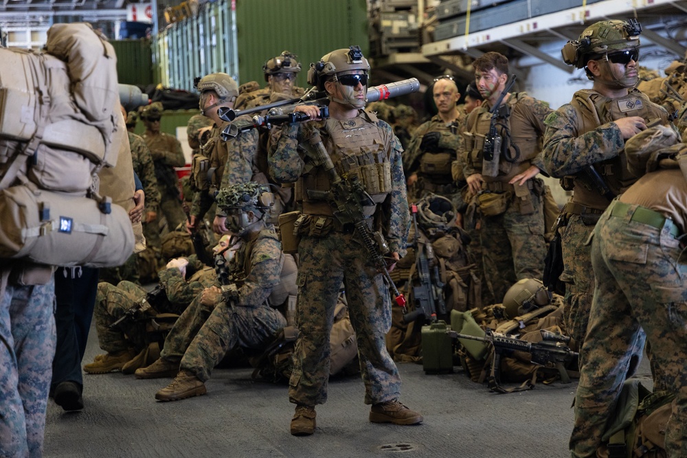 22nd MEU(SOC) | BLT 3/6 Disembarks for Amphibious Operations in Southern Puerto Rico