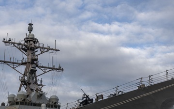 USS Mahan Pulls into Wilhelmshaven, Germany