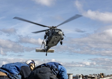 USS Mahan (DDG 72) Conducts Flight Quarters with HSC-9