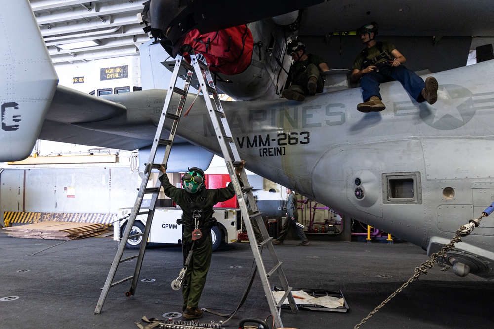 22nd MEU(SOC) | Aircraft Maintenance on USS Iwo Jima