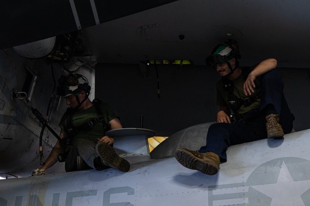 22nd MEU(SOC) | Aircraft Maintenance on USS Iwo Jima