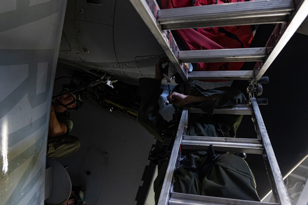 22nd MEU(SOC) | Aircraft Maintenance on USS Iwo Jima