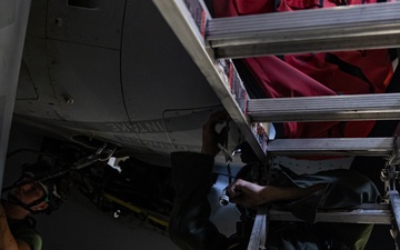 22nd MEU(SOC) | Aircraft Maintenance on USS Iwo Jima