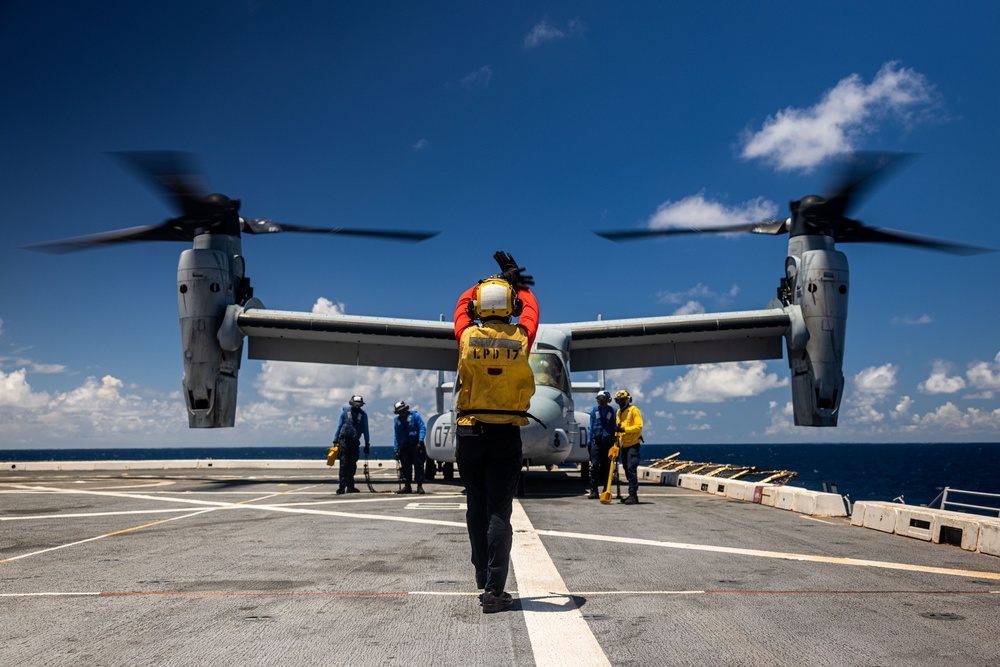22nd MEU(SOC) | VMM-263 (REIN) Conducts Flight Operations