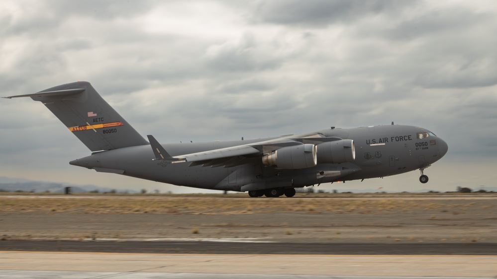America’s Air Show 2025 Day 2: USAF C-17, KC-135 Joint Demo