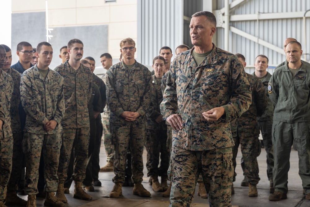22nd MEU(SOC) | Lt. Gen. Anderson visits 22nd MEU(SOC) Marines in Puerto Rico