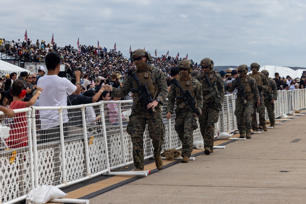 DVIDS - Images - America’s Air Show 2025 Day 2: MAGTF Demo [Image 7 of 16]
