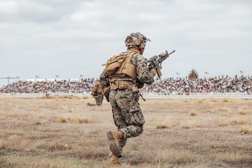 DVIDS - Images - America’s Air Show 2025 Day 2: MAGTF Demo [Image 12 of 14]
