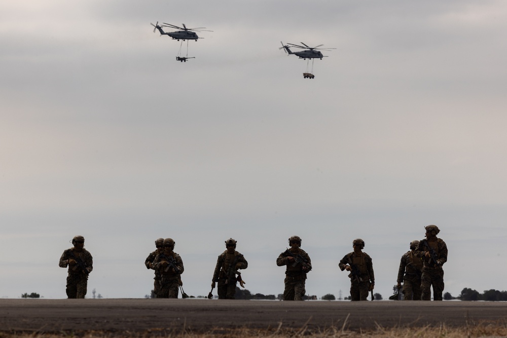 DVIDS - Images - America’s Air Show 2025 Day 2: MAGTF Demo [Image 4 of 7]
