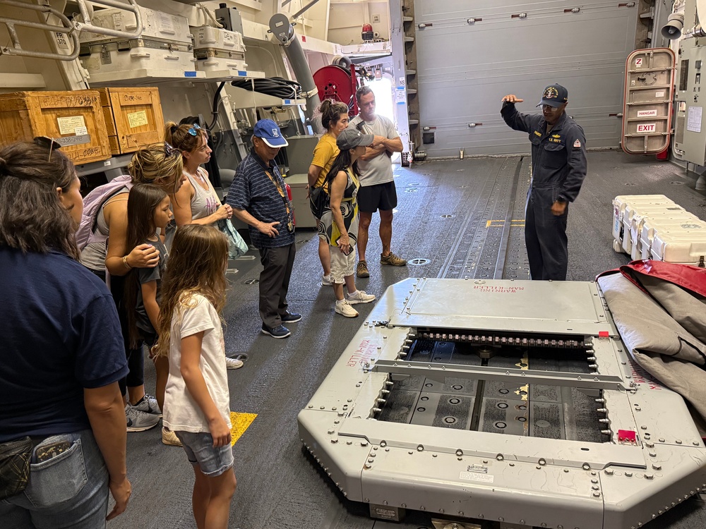 USS Carl M. Levin hosts Navy League