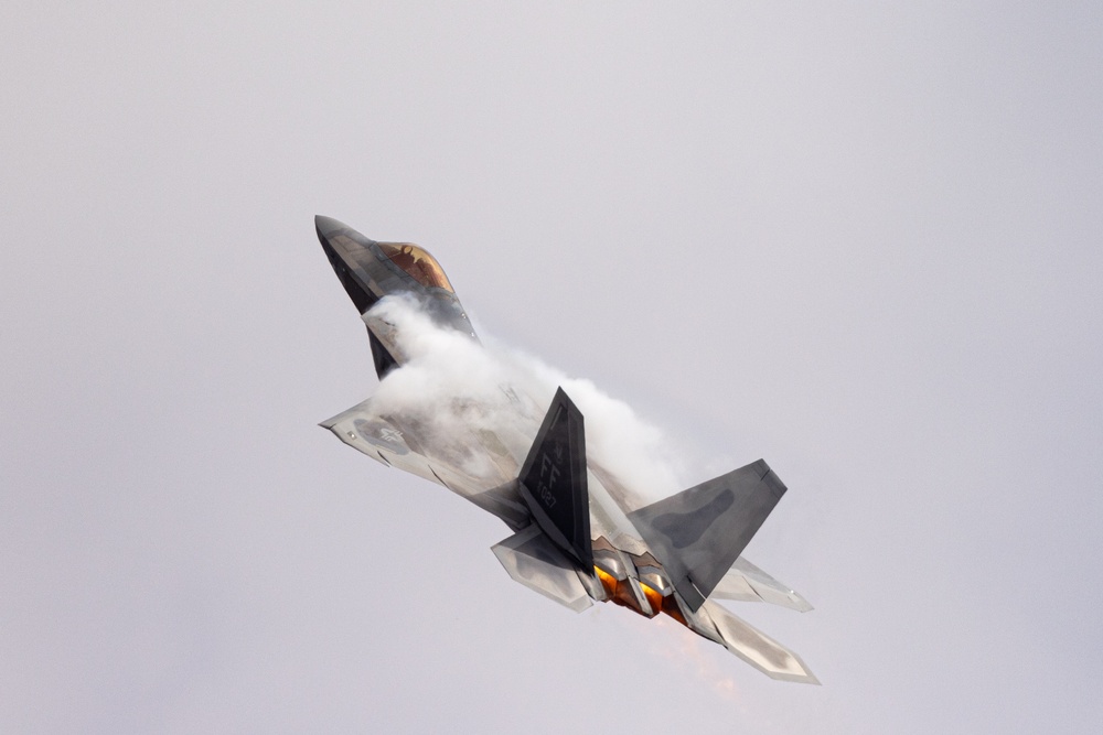 America’s Air Show Day 2: USAF F-22 Raptor Demo