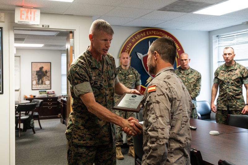 UNITAS 2025: US and Spanish Marines conduct plaque exchange