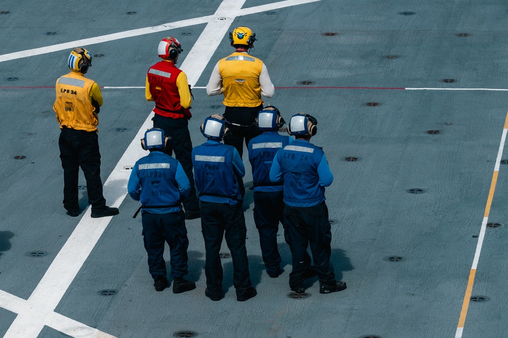 USS Arlington (LPD 24) Conducts Flight Deck Operations For SINKEX During UNITAS 2025