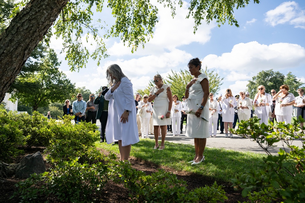 The Annual Gold Star Mother’s Day Commemoration is Held at Arlington National Cemetery